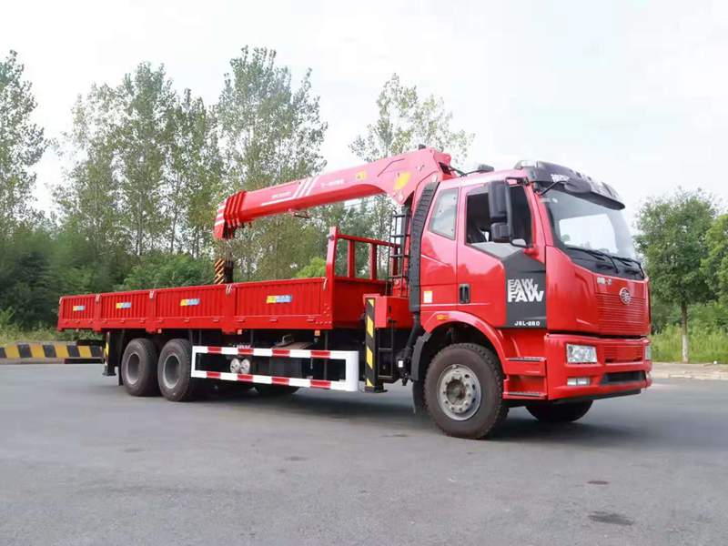 解放后八輪隨車吊(10-12噸)